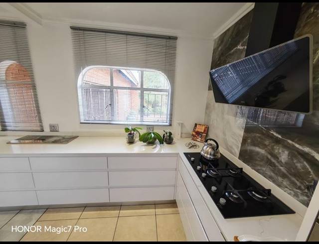 3 BEDROOM HOUSE FOR SALE IN VANDERBIJLPARK SE 3